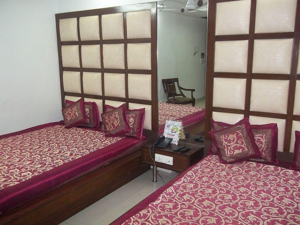 Hotel Mohan International Yeni Delhi Dış mekan fotoğraf