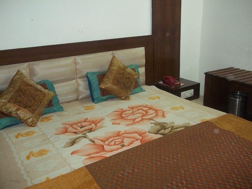 Hotel Mohan International Yeni Delhi Dış mekan fotoğraf