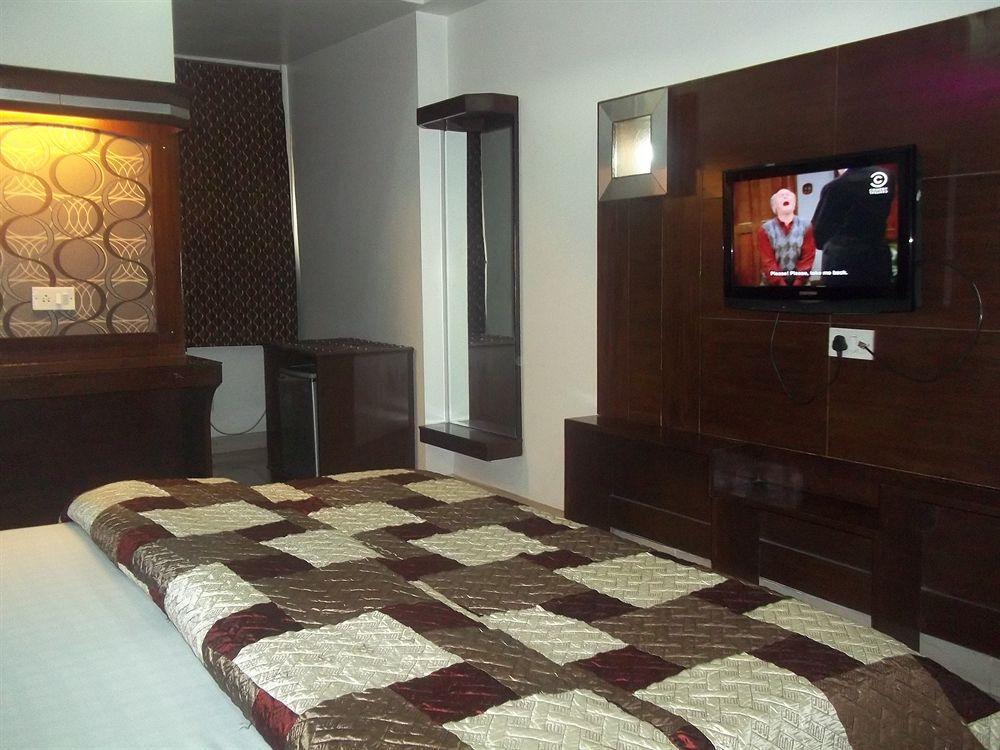 Hotel Mohan International Yeni Delhi Dış mekan fotoğraf