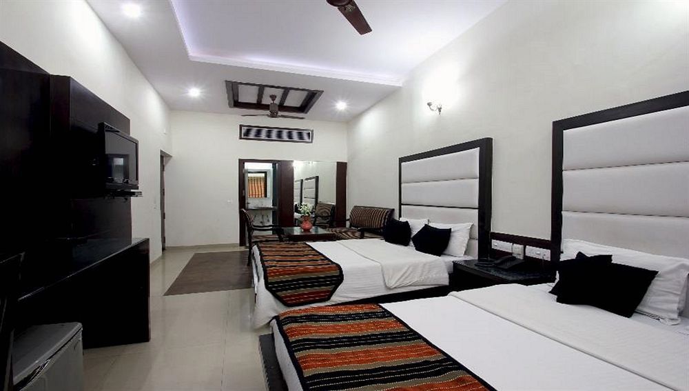 Hotel Mohan International Yeni Delhi Dış mekan fotoğraf
