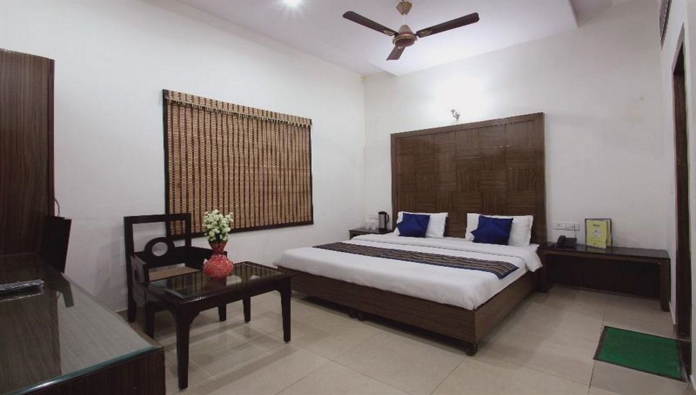 Hotel Mohan International Yeni Delhi Dış mekan fotoğraf