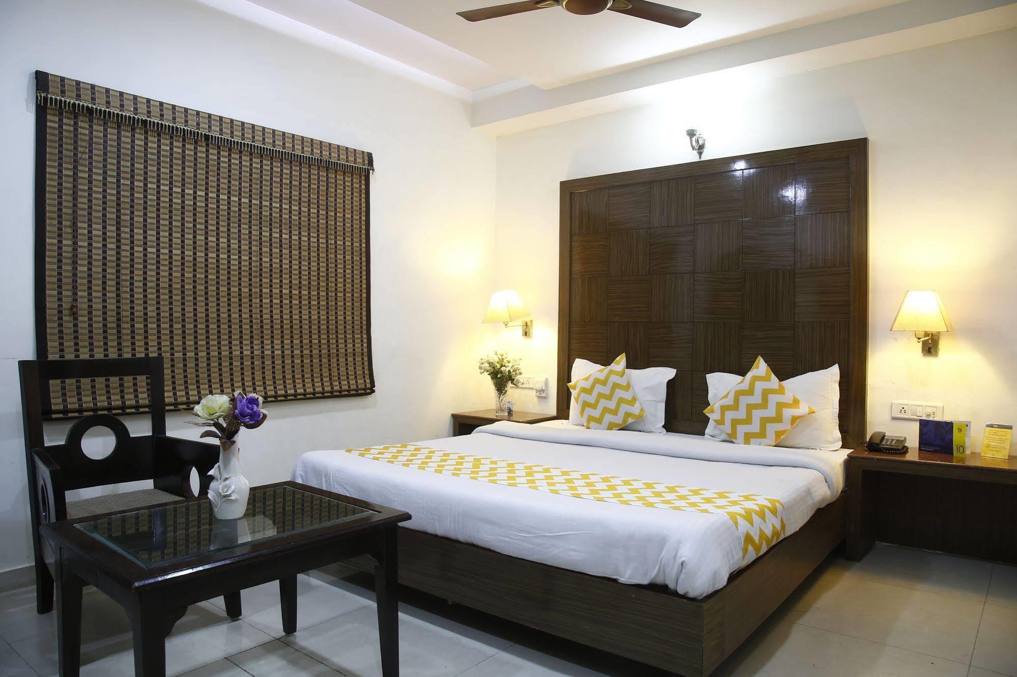 Hotel Mohan International Yeni Delhi Dış mekan fotoğraf