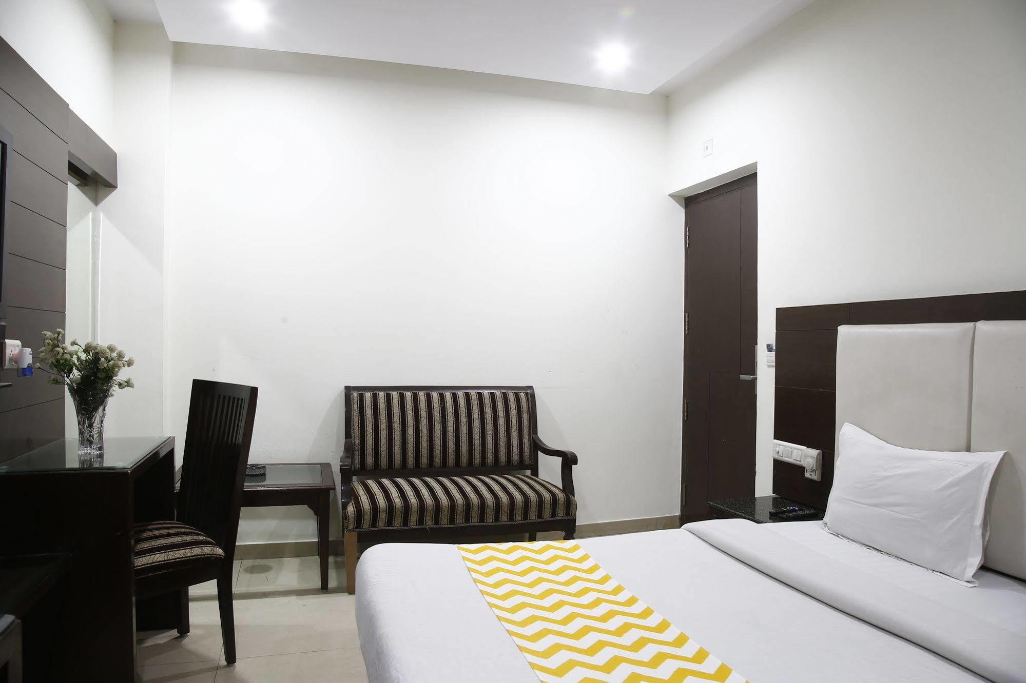 Hotel Mohan International Yeni Delhi Dış mekan fotoğraf