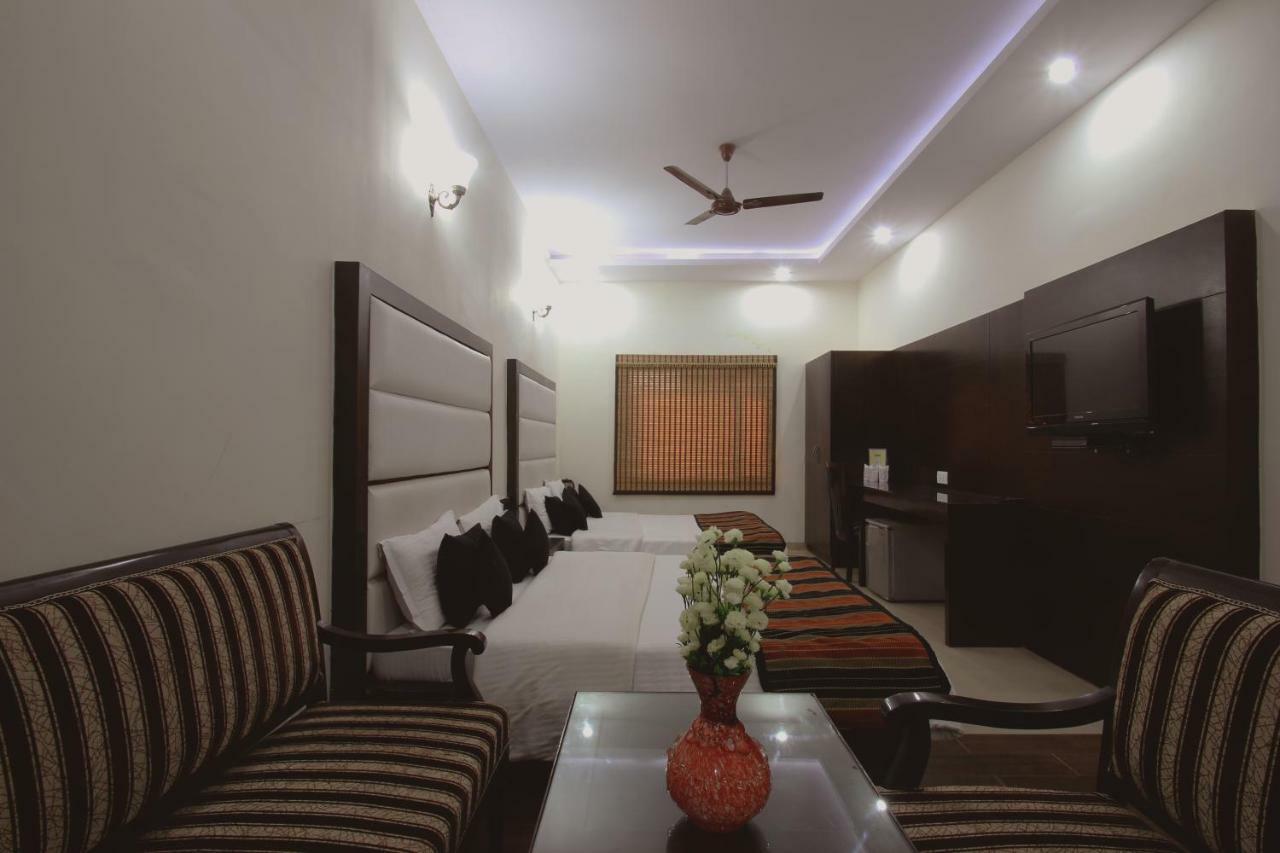 Hotel Mohan International Yeni Delhi Dış mekan fotoğraf