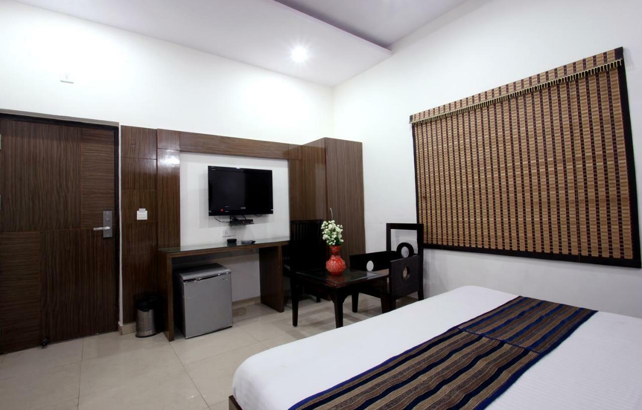 Hotel Mohan International Yeni Delhi Dış mekan fotoğraf