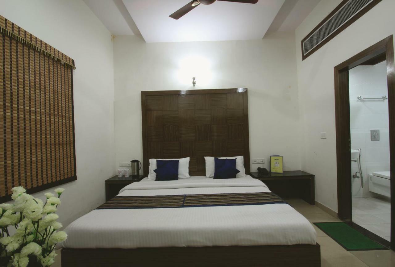 Hotel Mohan International Yeni Delhi Dış mekan fotoğraf