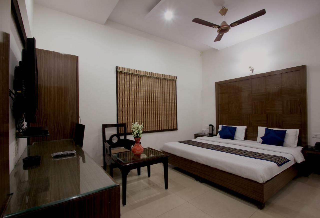 Hotel Mohan International Yeni Delhi Dış mekan fotoğraf