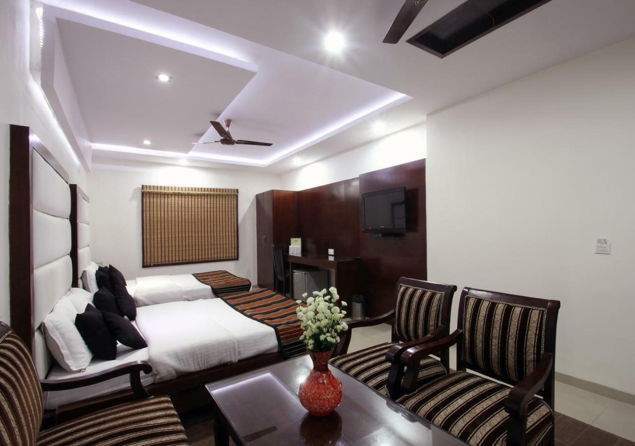 Hotel Mohan International Yeni Delhi Dış mekan fotoğraf
