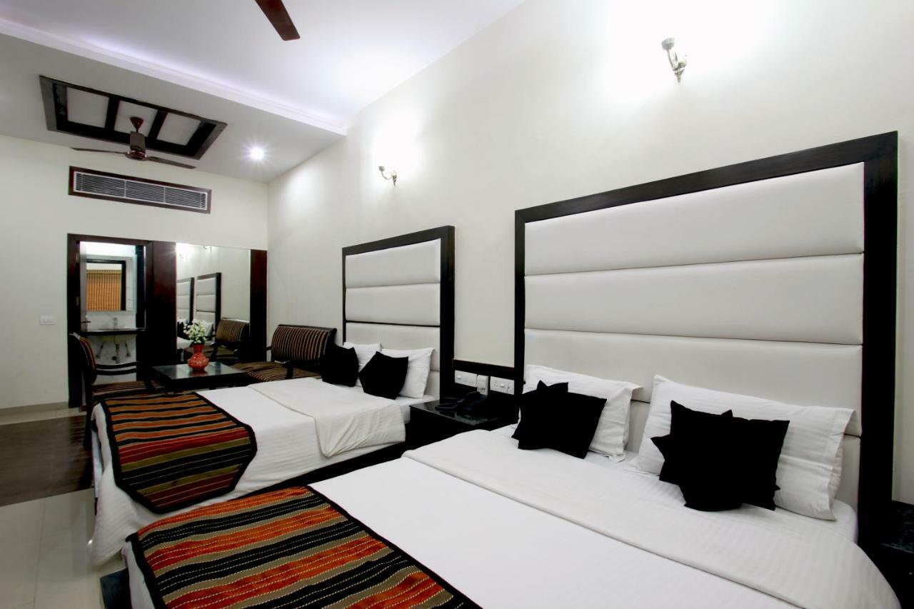 Hotel Mohan International Yeni Delhi Dış mekan fotoğraf