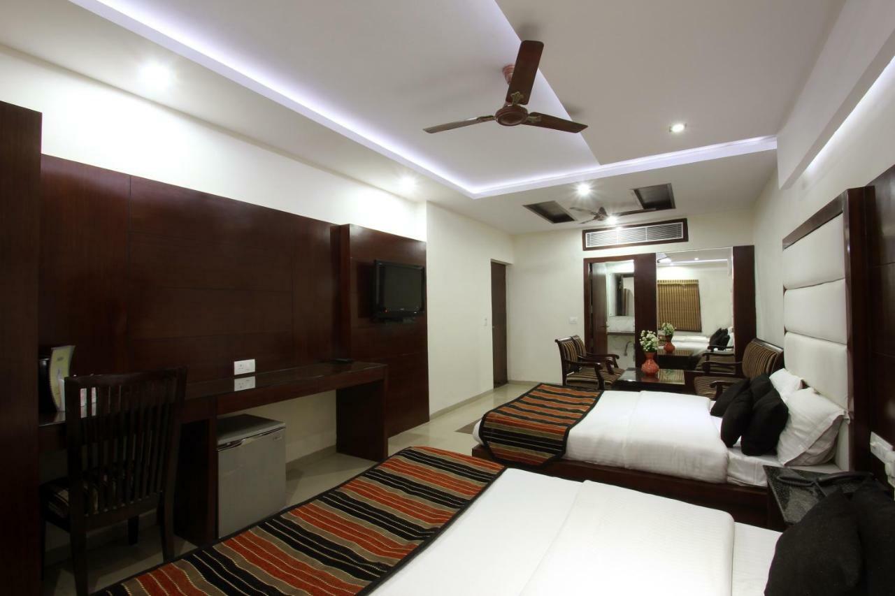 Hotel Mohan International Yeni Delhi Dış mekan fotoğraf