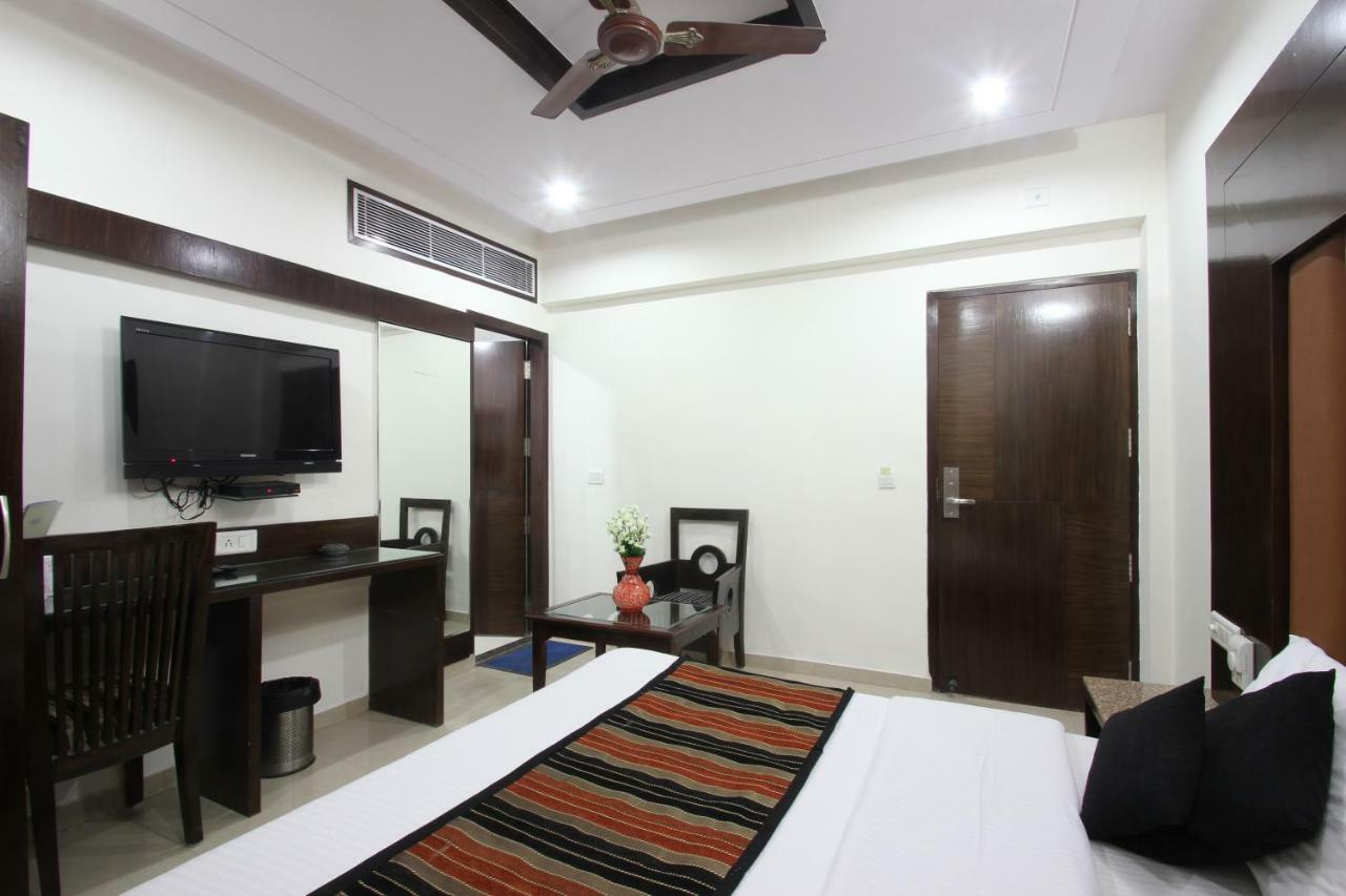 Hotel Mohan International Yeni Delhi Dış mekan fotoğraf