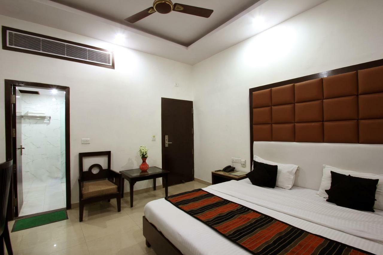 Hotel Mohan International Yeni Delhi Dış mekan fotoğraf