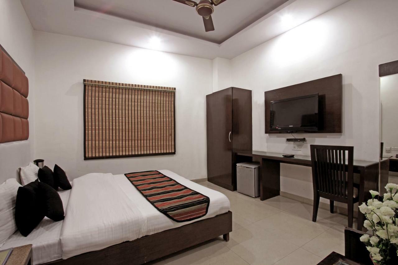 Hotel Mohan International Yeni Delhi Dış mekan fotoğraf