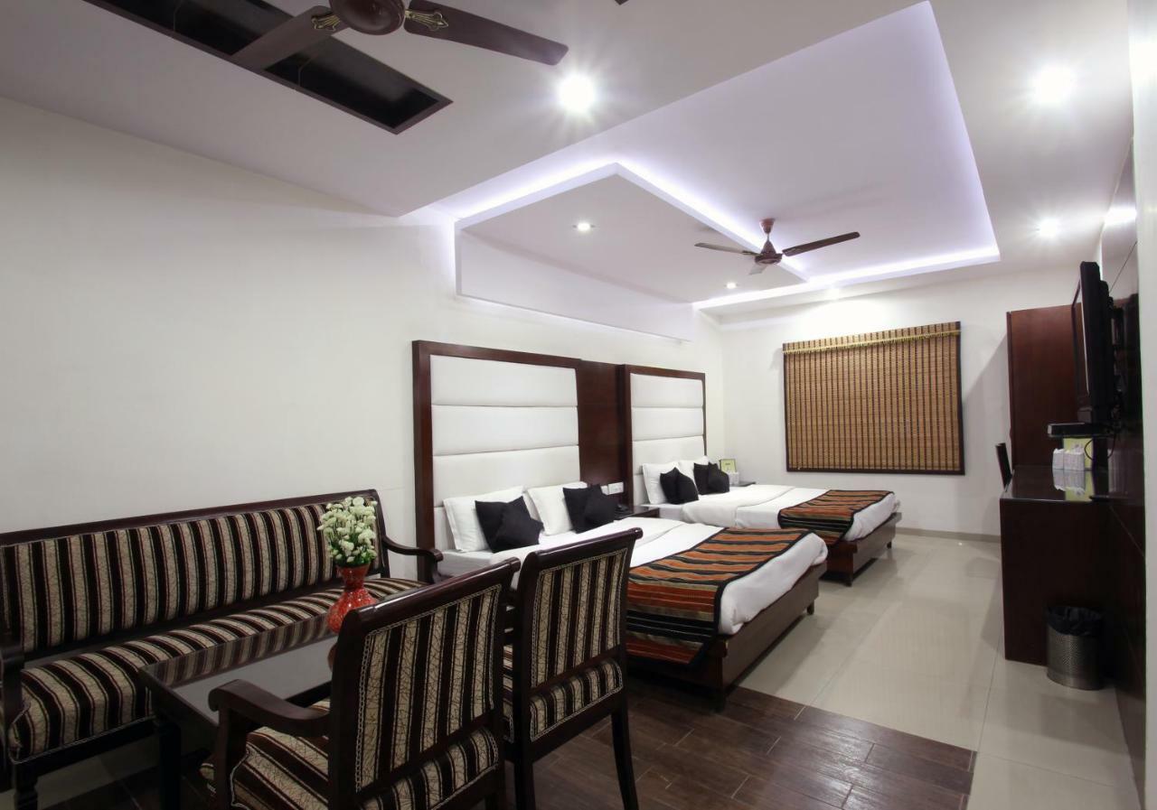 Hotel Mohan International Yeni Delhi Dış mekan fotoğraf