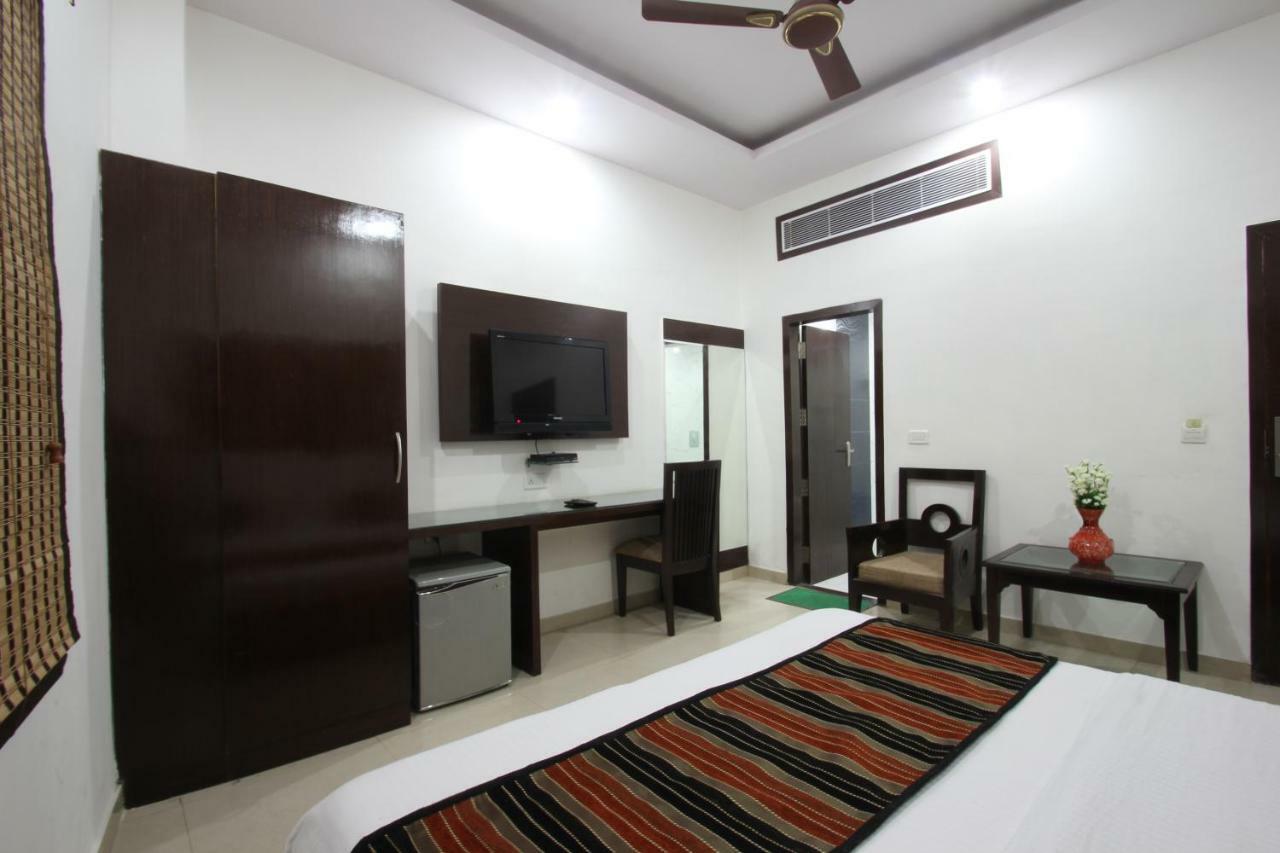 Hotel Mohan International Yeni Delhi Dış mekan fotoğraf