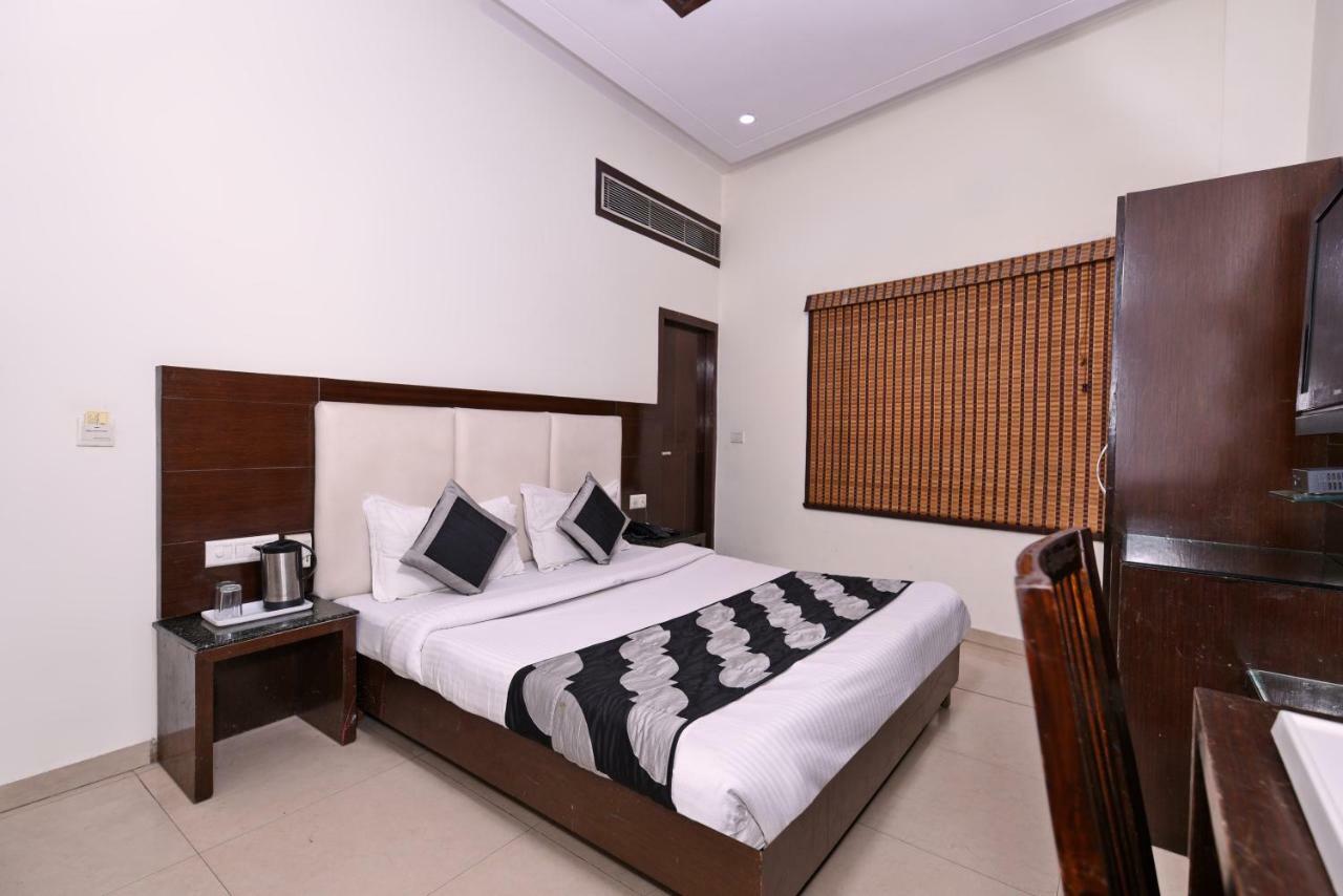 Hotel Mohan International Yeni Delhi Dış mekan fotoğraf