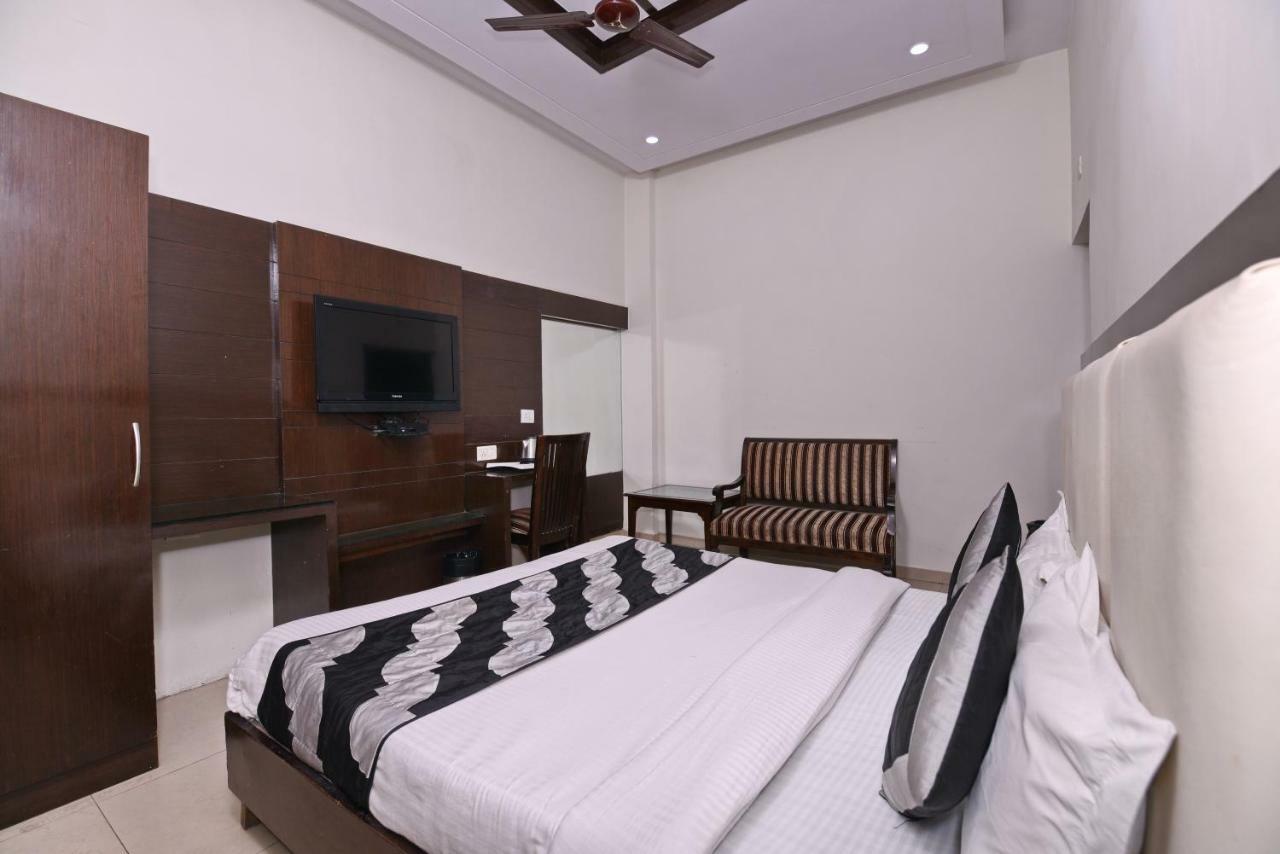 Hotel Mohan International Yeni Delhi Dış mekan fotoğraf